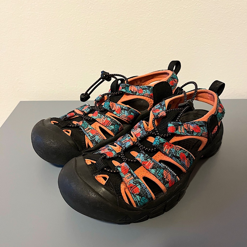 Keen Newport h2 black and coral floral sport sandals